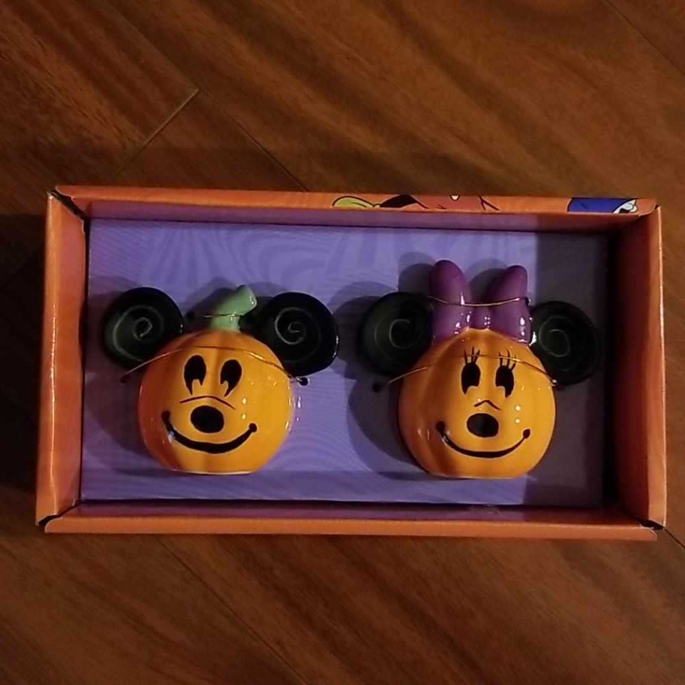 2021 Disney Halloween Ceramic Salt & Pepper Shakers